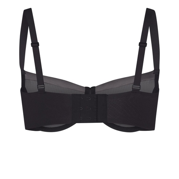 SKIMS — NO SHOW MOLDED UNLINED BALCONETTE BRA - Picture 7 of 10